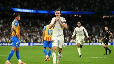 内马尔逆风绝唱：一射两助，力挽狂澜获赞誉